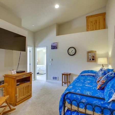 Quiet Waterfront Escape With Hot Tub And Beach Access! Gold Beach Extérieur photo
