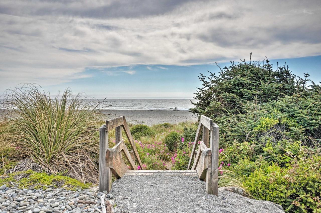 Quiet Waterfront Escape With Hot Tub And Beach Access! Gold Beach Extérieur photo