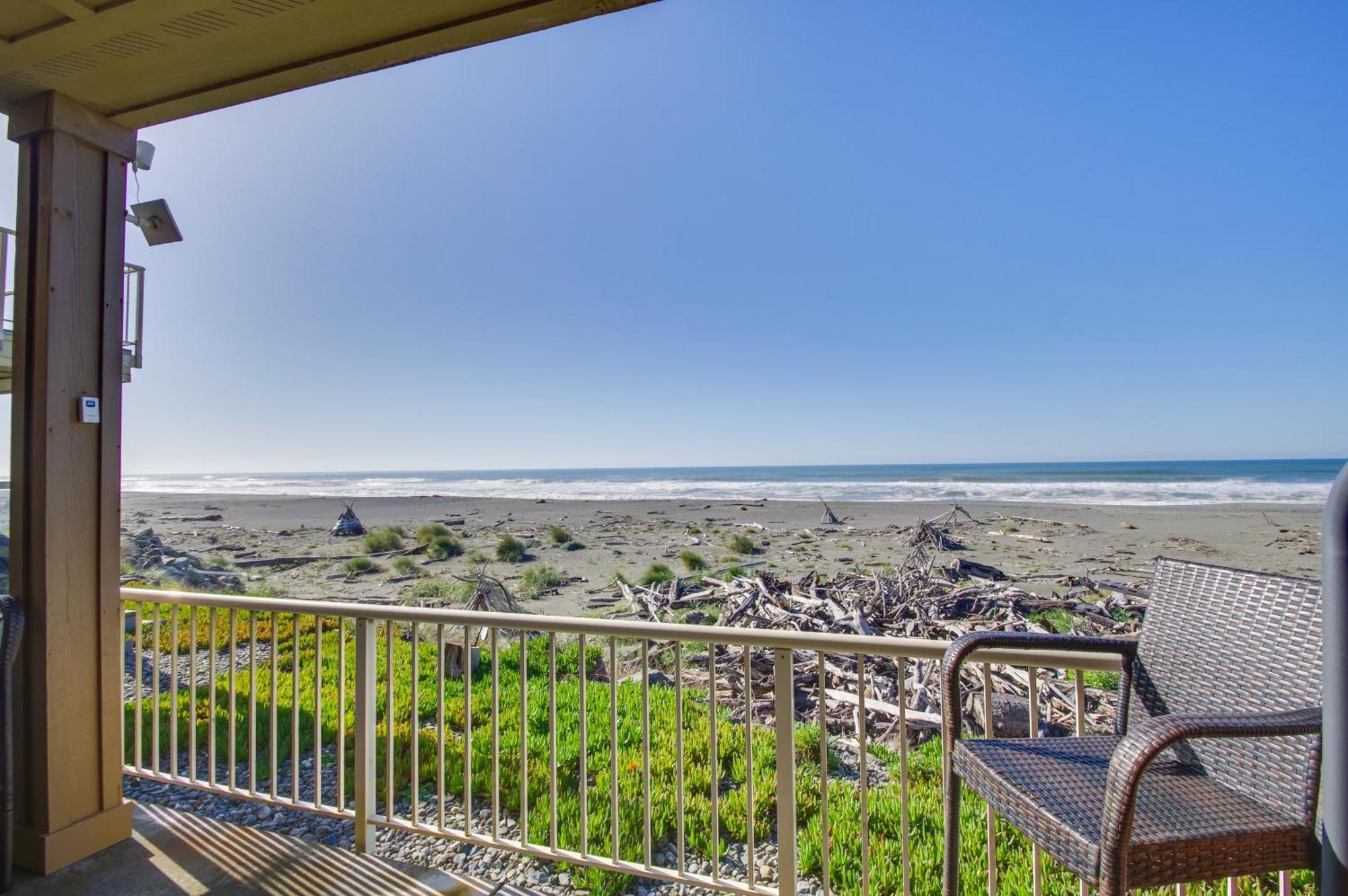 Quiet Waterfront Escape With Hot Tub And Beach Access! Gold Beach Extérieur photo
