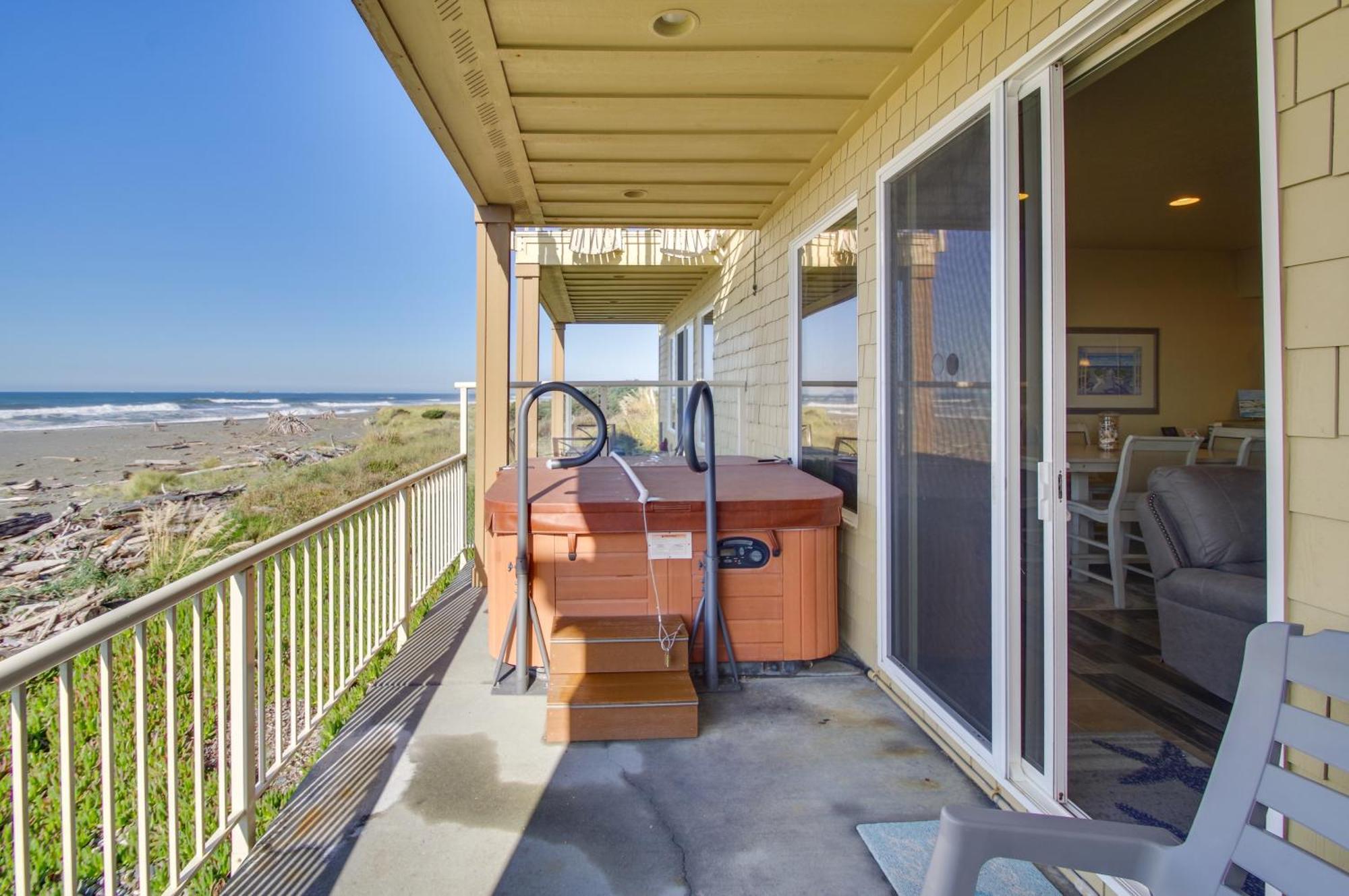 Quiet Waterfront Escape With Hot Tub And Beach Access! Gold Beach Extérieur photo