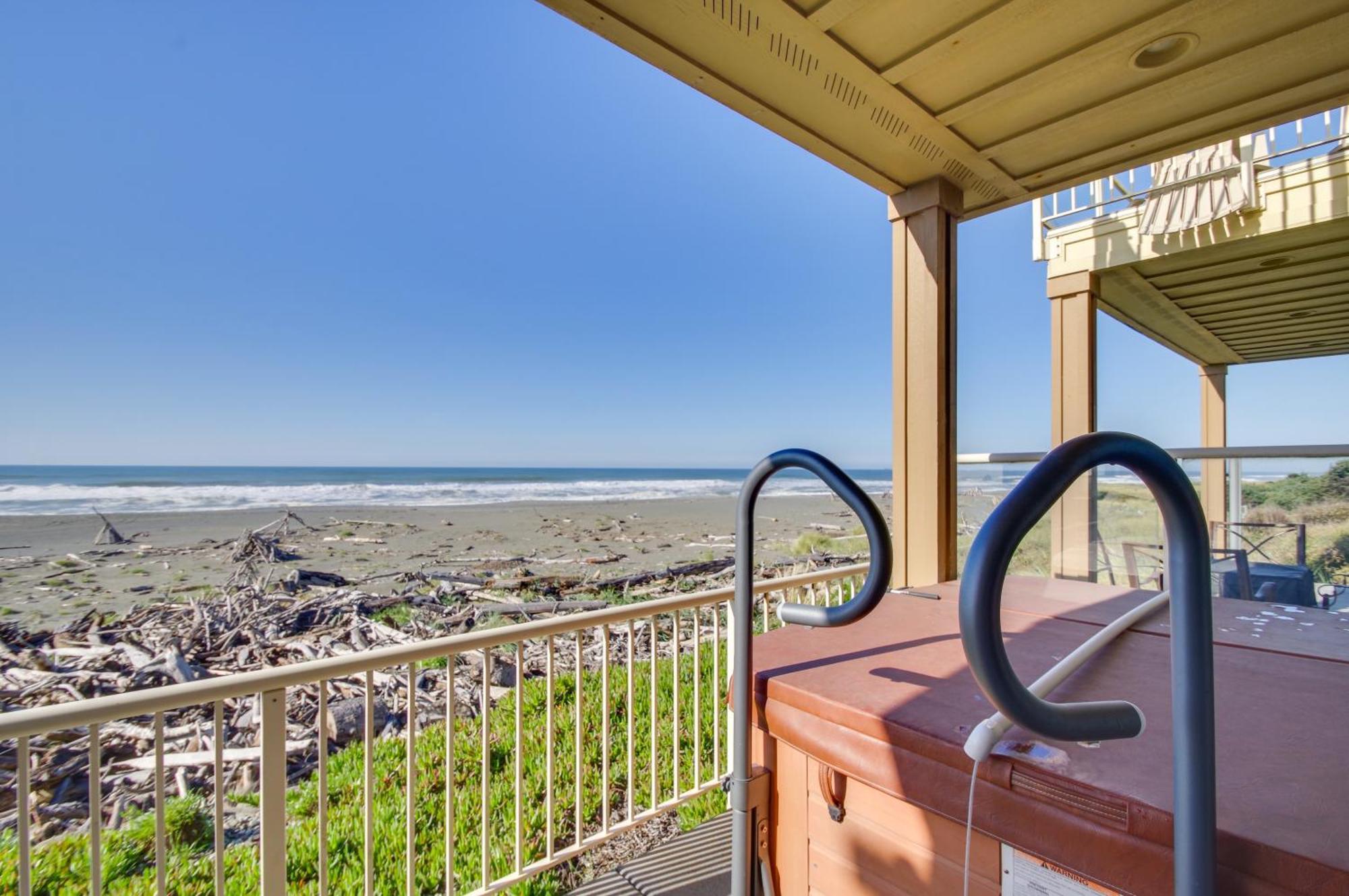 Quiet Waterfront Escape With Hot Tub And Beach Access! Gold Beach Extérieur photo