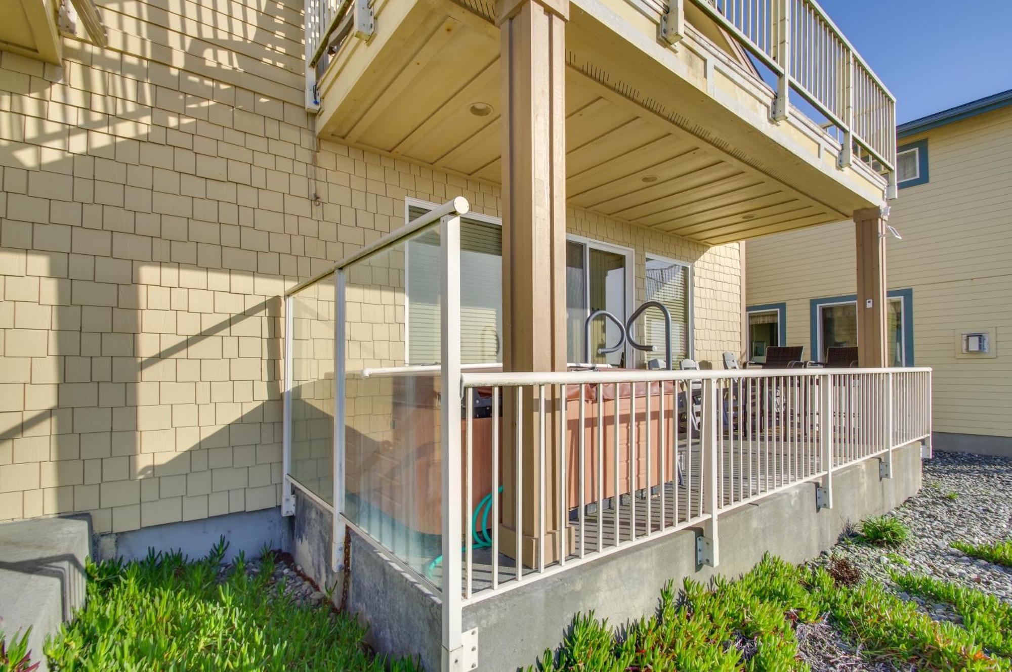 Quiet Waterfront Escape With Hot Tub And Beach Access! Gold Beach Extérieur photo