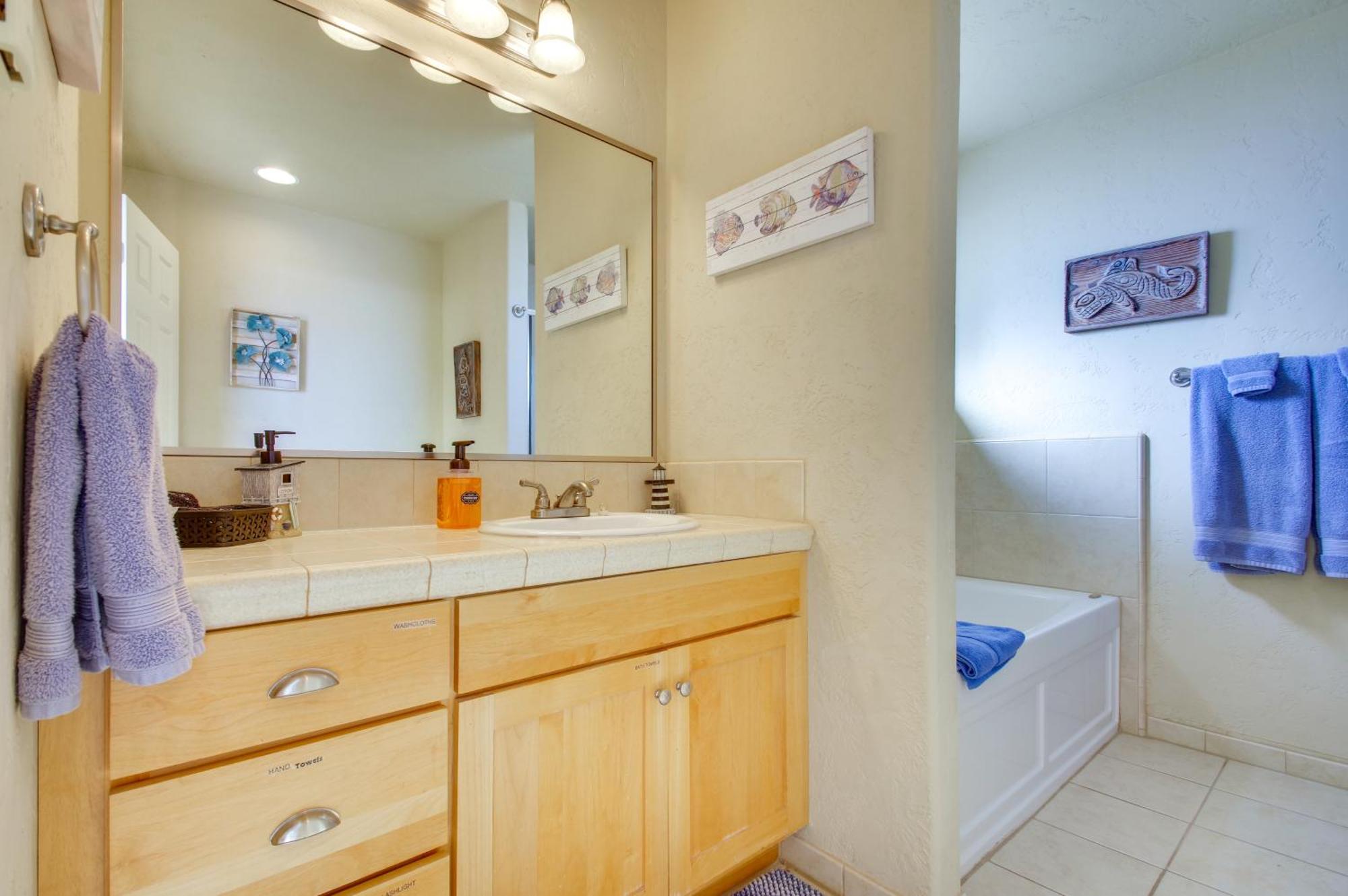 Quiet Waterfront Escape With Hot Tub And Beach Access! Gold Beach Extérieur photo
