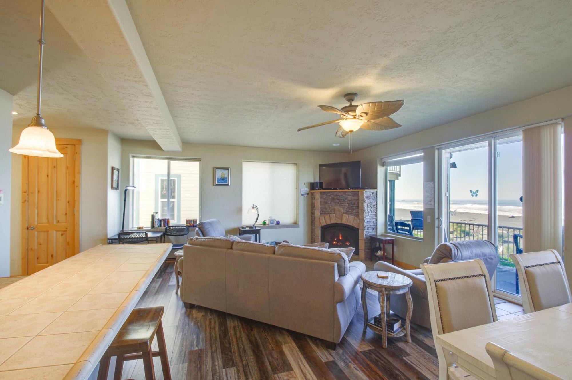 Quiet Waterfront Escape With Hot Tub And Beach Access! Gold Beach Extérieur photo