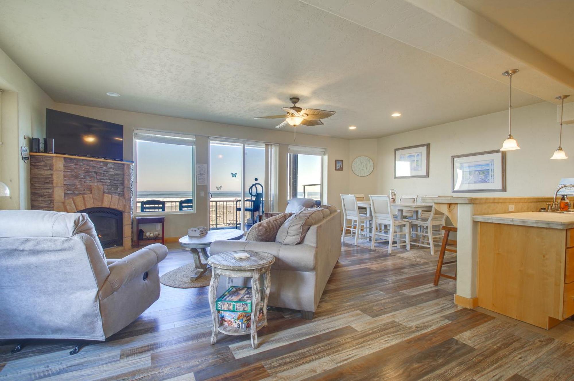 Quiet Waterfront Escape With Hot Tub And Beach Access! Gold Beach Extérieur photo